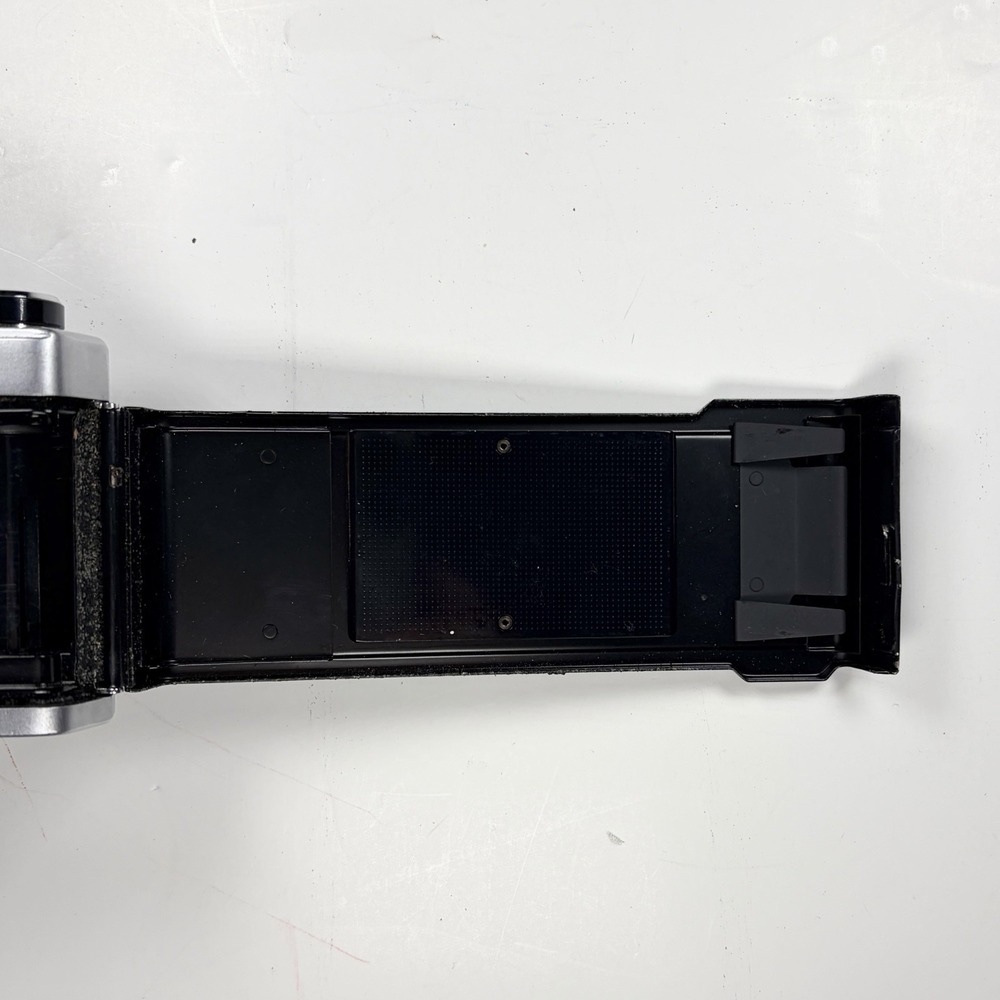 VTG Olympus OM-1N 35mm SLR Film Camera Body Only Silver REPAIR - Picture 5 of 12